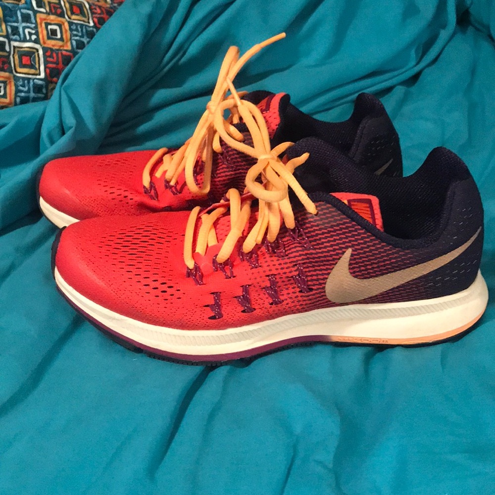 Nike tennis shoes